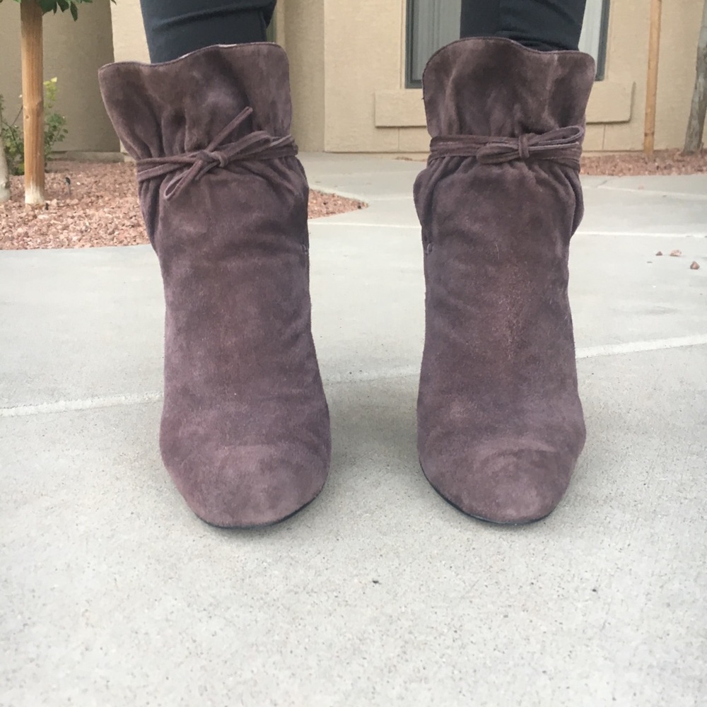 Calvin Klein Purple suede and copper pump